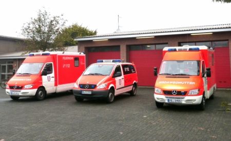 Rettungswache mit drei Fahrzeugen